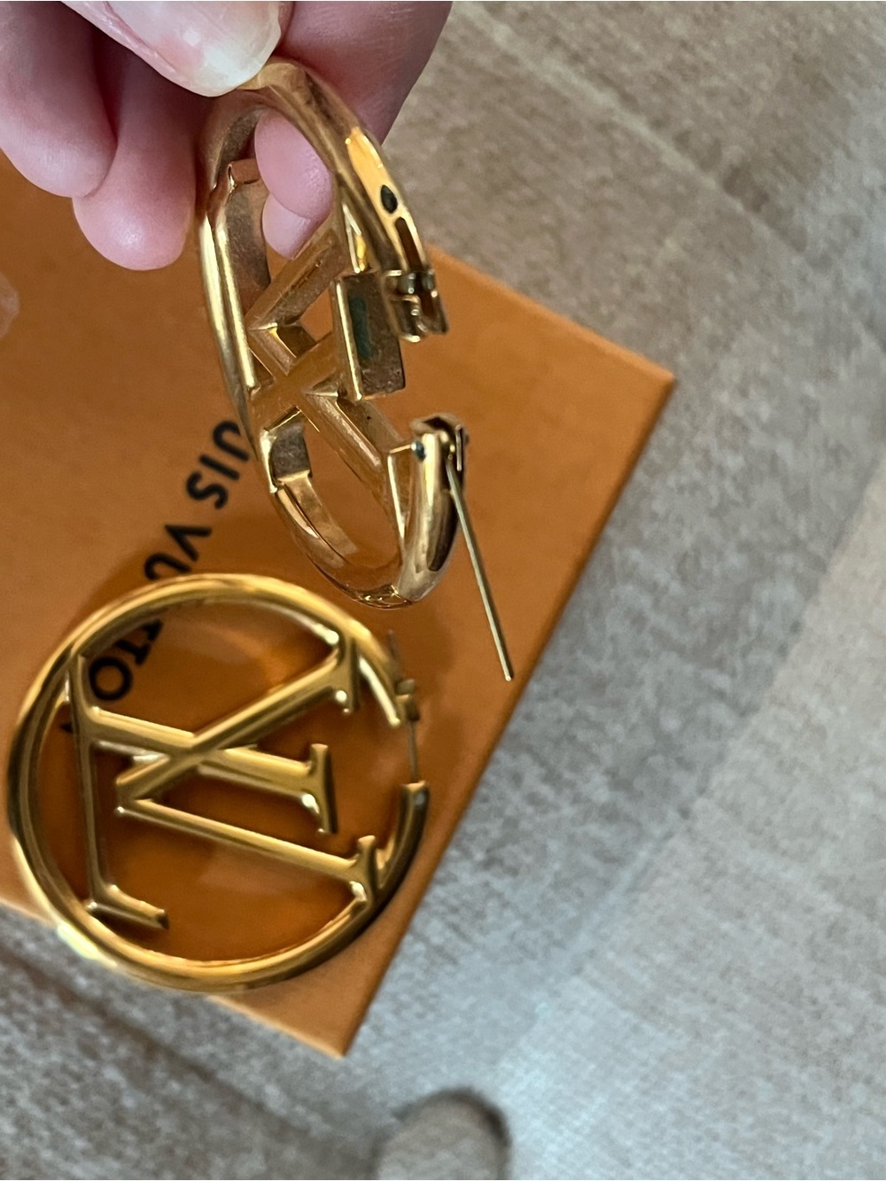 Louis Vuitton Gold LV Hoop Earrings - Louise Hoop GM Earrings - Picture 4 of 8
